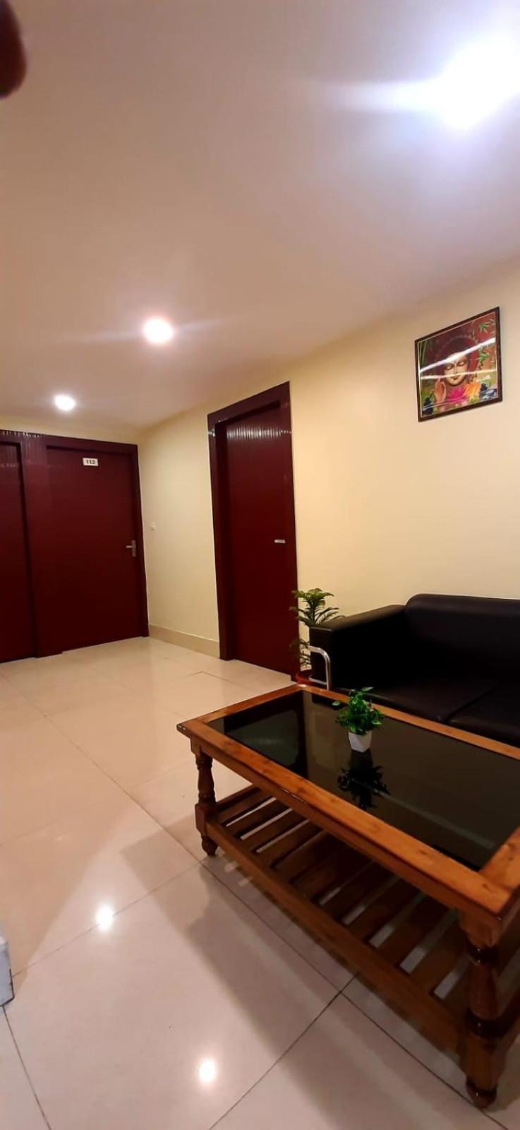 Hotel The Avenue Gamharia Екстер'єр фото